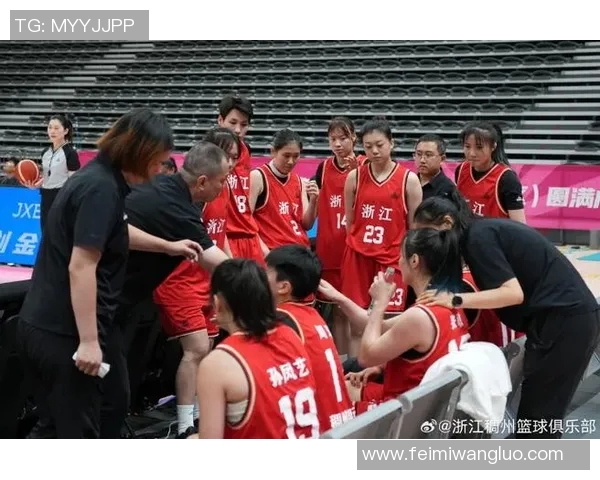 东莞新彤盛与八一南昌激战正酣球迷热情高涨赛场气氛火爆